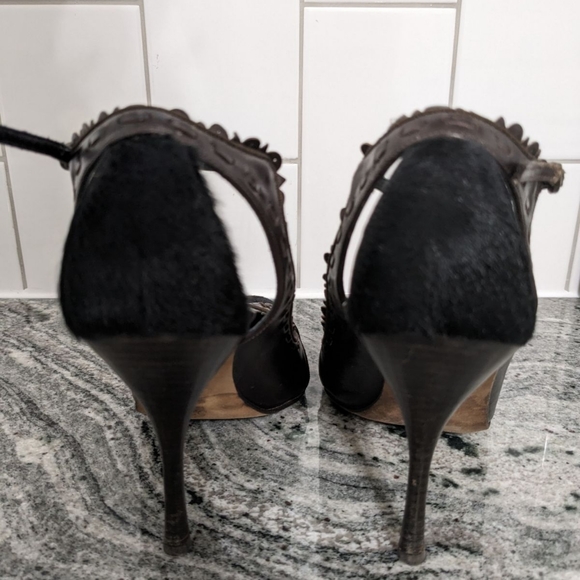 BCBGMaxAzria Caldea Leather Pump - Picture 8 of 8